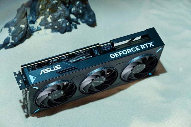 50系N卡中最该买的三风扇甜品华硕ATS-RTX 5060-O8G巨齿鲨测评(图4)