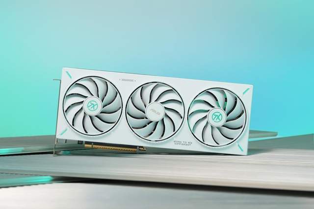 50系N卡中最该买的三风扇甜品华硕ATS-RTX 5060-O8G巨齿鲨测评(图21)