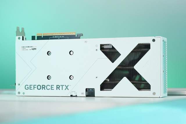 50系N卡中最该买的三风扇甜品华硕ATS-RTX 5060-O8G巨齿鲨测评(图18)