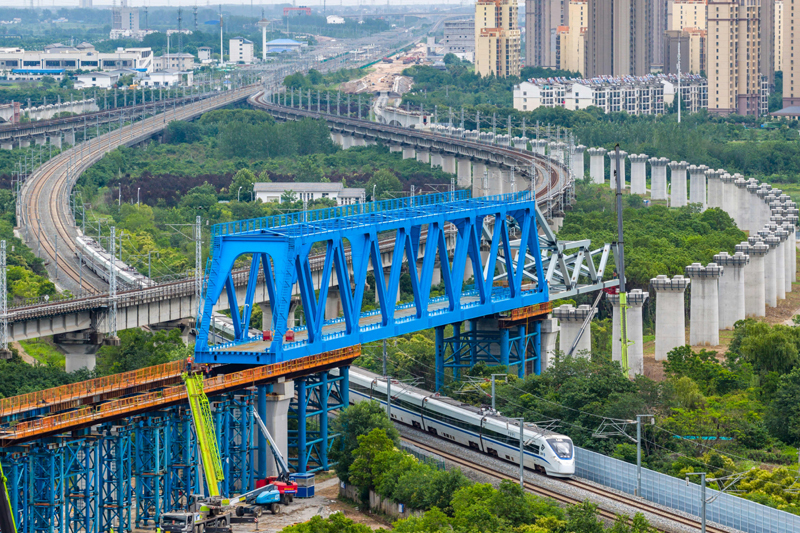 新建沪宁合高铁千吨钢桁梁顺利跨越沪蓉铁路(图4)