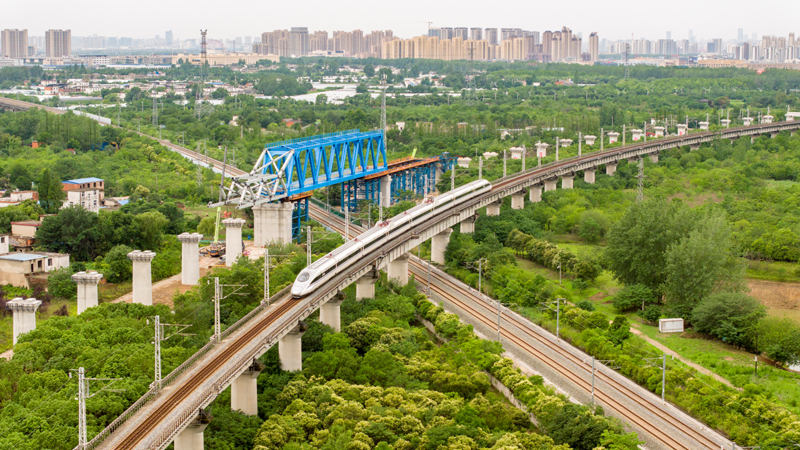 新建沪宁合高铁千吨钢桁梁顺利跨越沪蓉铁路(图5)