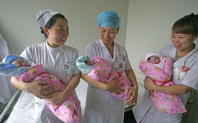 “人口警报”再次拉响二胎效果不佳三胎没人生奇葩建议频出！(图1)