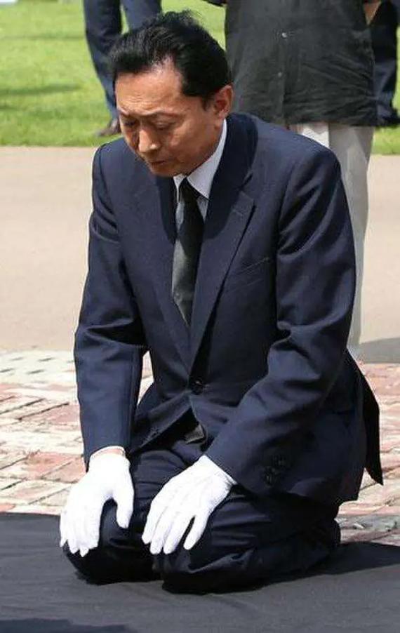 日本唯一下跪赎罪的首相20年只做一件事只为向中国道歉！(图2)