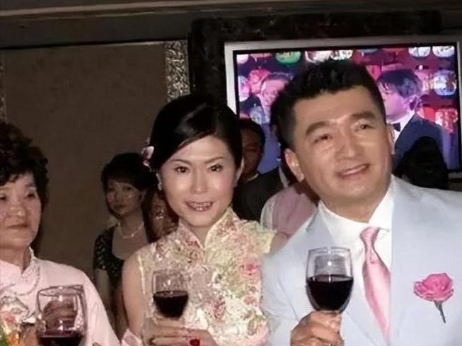 亿万富豪娶日本妻负债15亿被抛弃摆摊还债14亿59岁累死街头(图9)