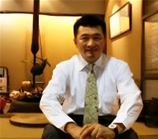 亿万富豪娶日本妻负债15亿被抛弃摆摊还债14亿59岁累死街头(图7)