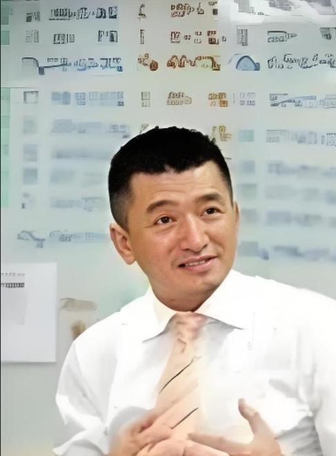 亿万富豪娶日本妻负债15亿被抛弃摆摊还债14亿59岁累死街头(图3)