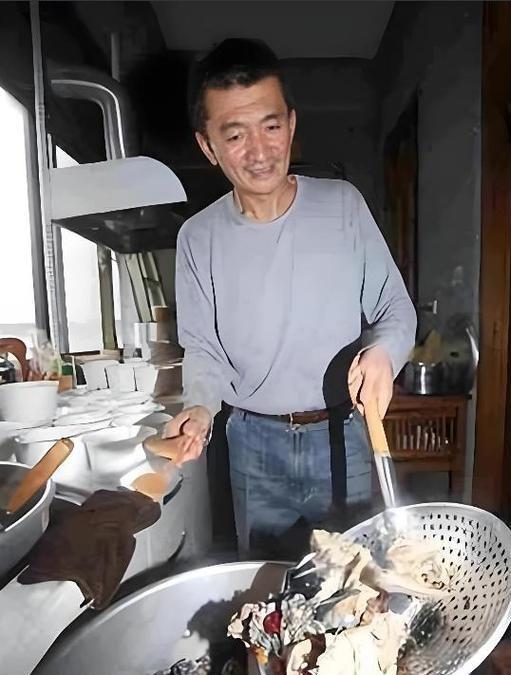 亿万富豪娶日本妻负债15亿被抛弃摆摊还债14亿59岁累死街头(图14)