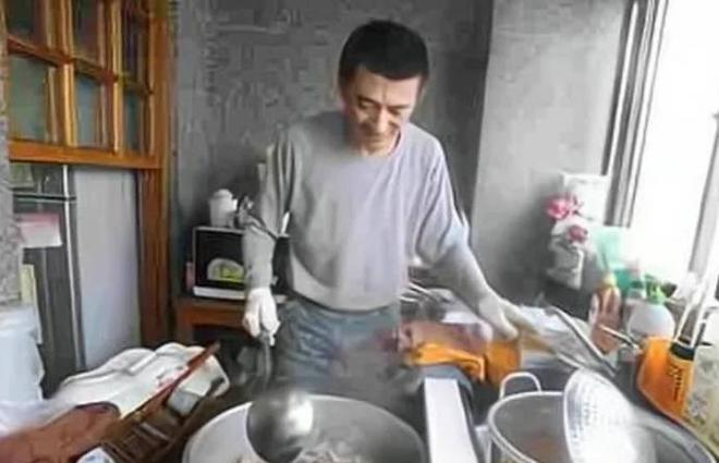 亿万富豪娶日本妻负债15亿被抛弃摆摊还债14亿59岁累死街头(图15)