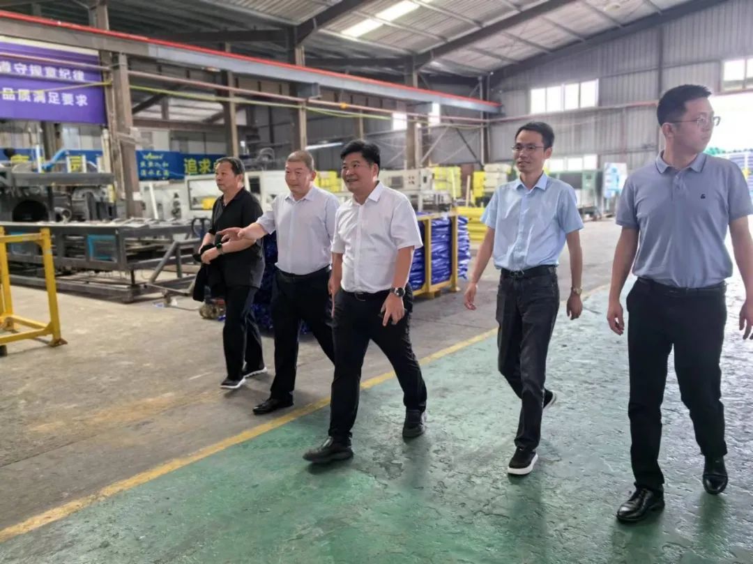 湛江市坡头区政府、市投资促进局领导一行莅临亚通公司调研考察!(图3)