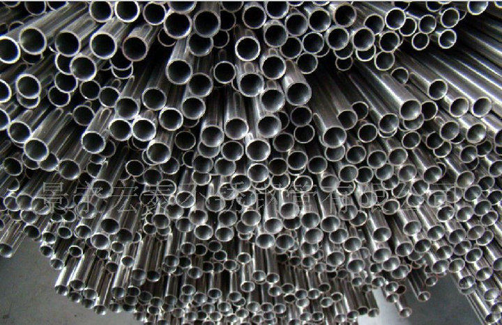 临港区党工委副书记、管委会主任张伟峰督导调度全区部分重点项目建设推进情况