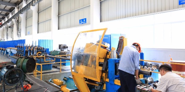 大口径不锈钢无缝管冷轧机组投产(图1)