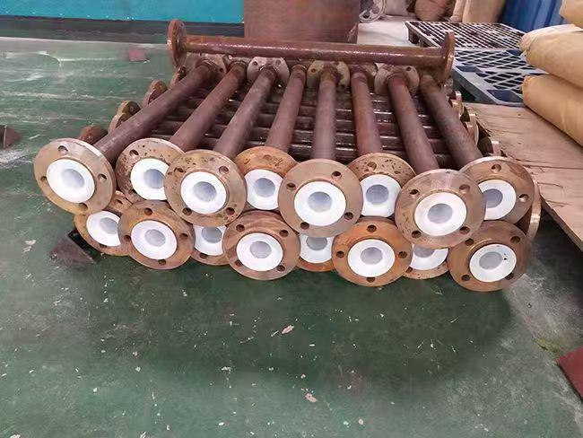 衬四氟管道适用介质全解析：从强酸强碱到有机溶液的耐蚀边界(图1)