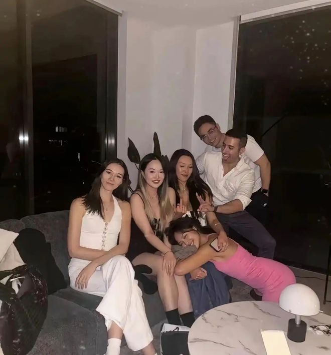 陪读妈妈怒怼牢A脖子上的“认主项链”被沪爷认出暴露真相(图3)