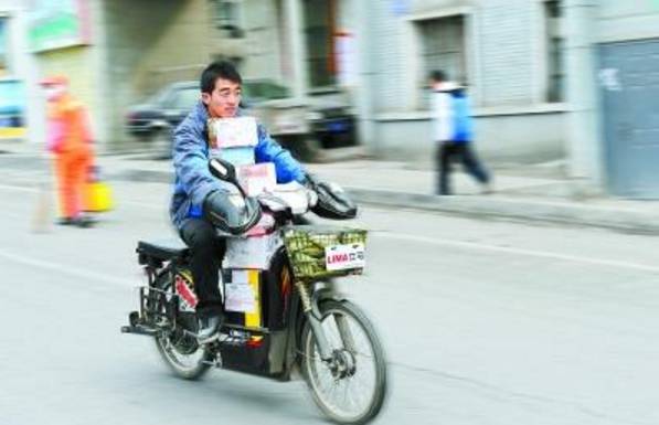 开除打人快递员就能解决问题？24岁的申通还是太年轻！(图2)