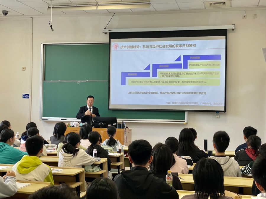 【上观新闻】不搞超前学抢到就能来！复旦同济上财首次联手邀近3000名高中生来听课(图2)